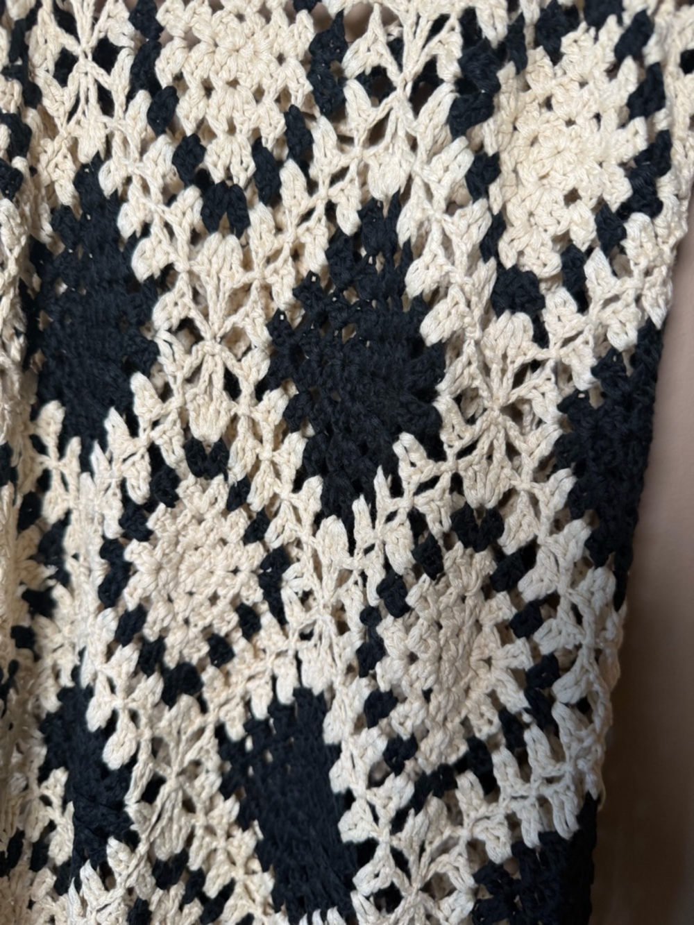 SHEIN Maija Color Block
Crochet Knit Dress - Picture 4 of 8